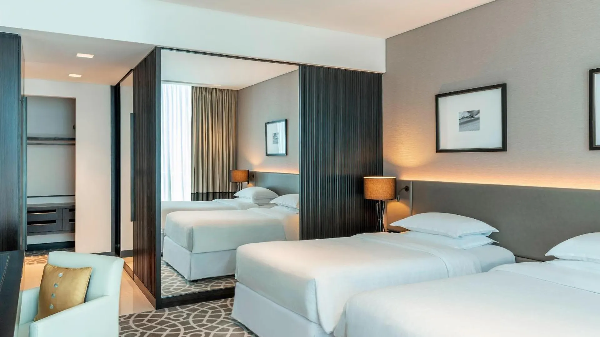 Sheraton Grand Hotel, Dubai 5*,