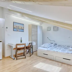 https://apartment-light-in-pula.in-istria.net