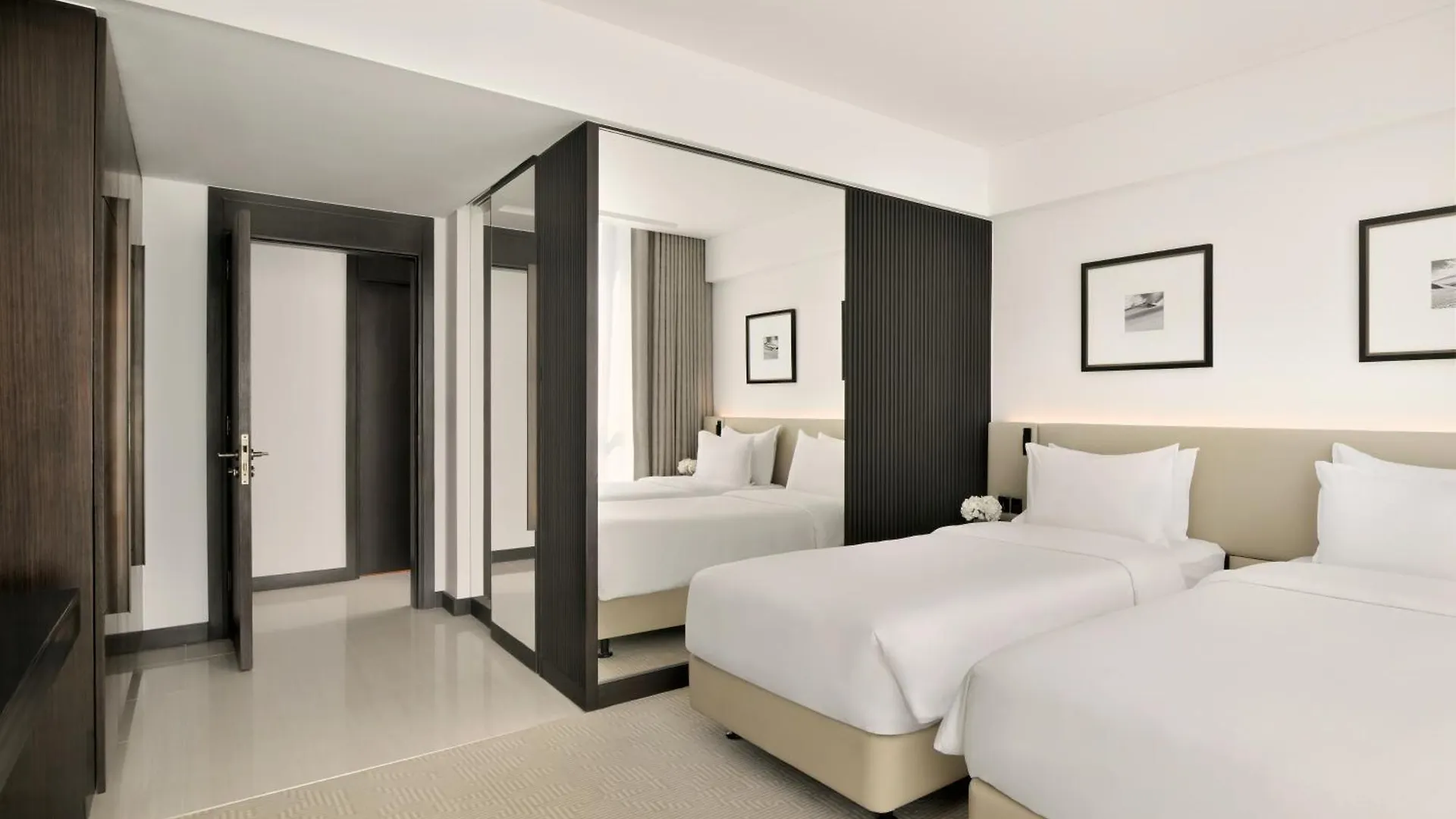 Sheraton Grand Hotel, Ντουμπάι 5*,  Ηνωμένα Αραβικά Εμιράτα